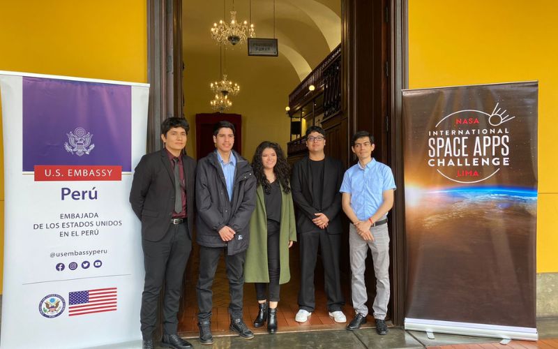 alumnos cibertec nasa